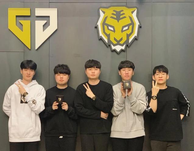 和裁判的高 和裁判的高