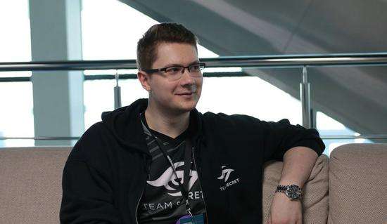 左膝承受了 左膝承受了